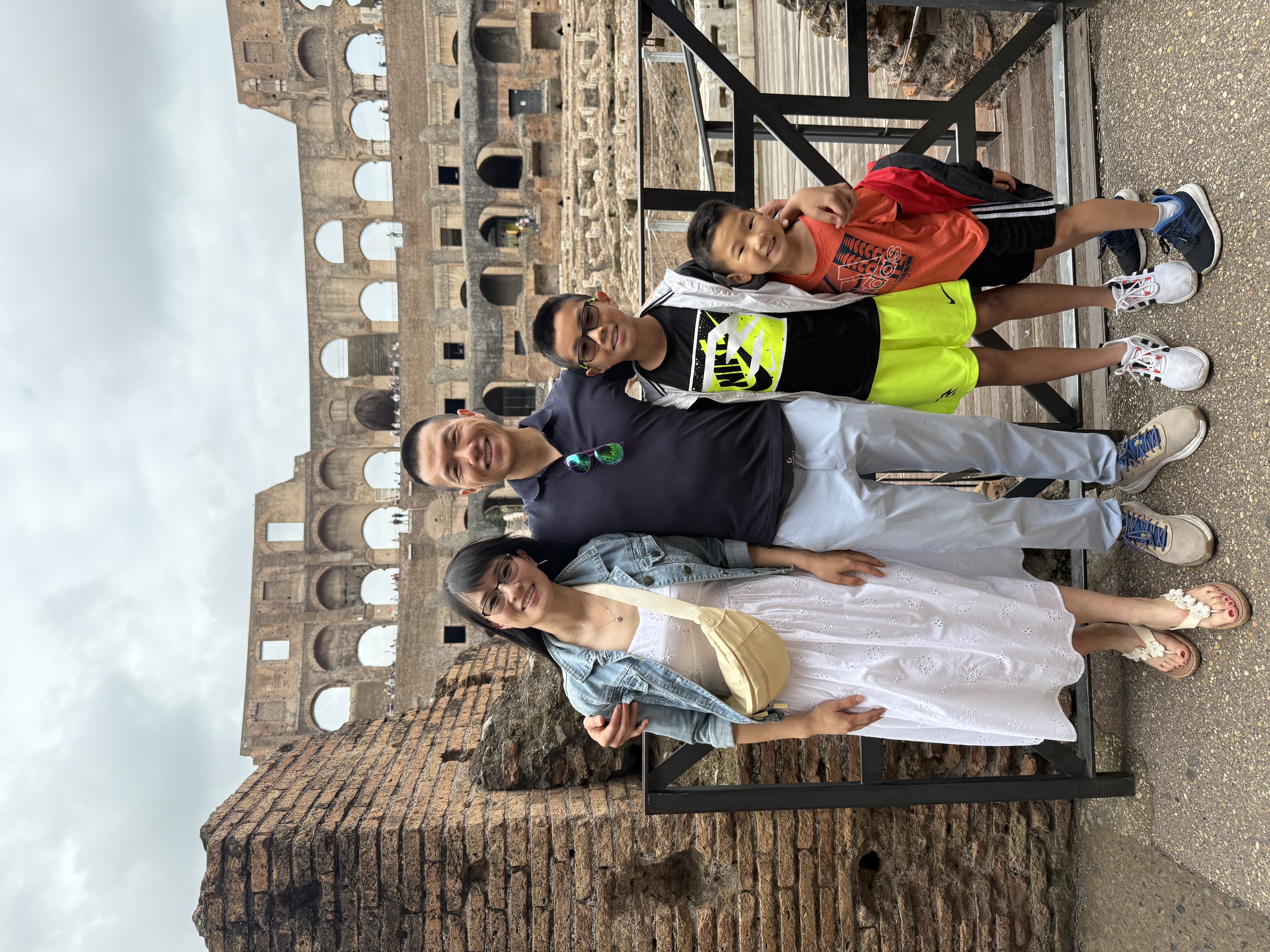 夏天在意大利罗马斗兽场内 夏天在意大利罗马斗兽场内